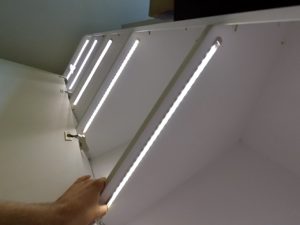 Как выполнить подсветку в шкафу